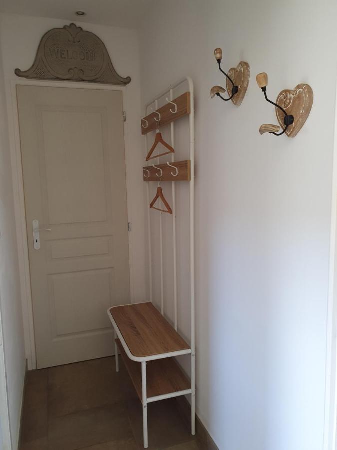 Le Coeur De La Petite Cisse Bed and Breakfast Monteaux Buitenkant foto